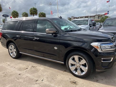 Used 2023 Ford Expedition Max King Ranch image 3