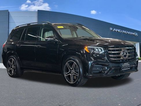 Used 2024 Mercedes-Benz GLS 450 4MATIC image 3