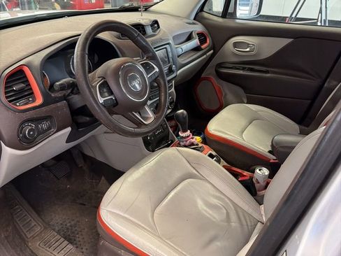 Used 2015 Jeep Renegade Limited image 2