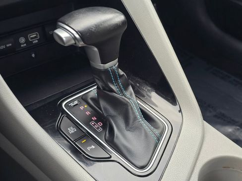 Used 2018 Kia Niro EX Premium image 30