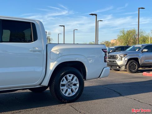 Used 2022 Nissan Frontier SV RWD image 10