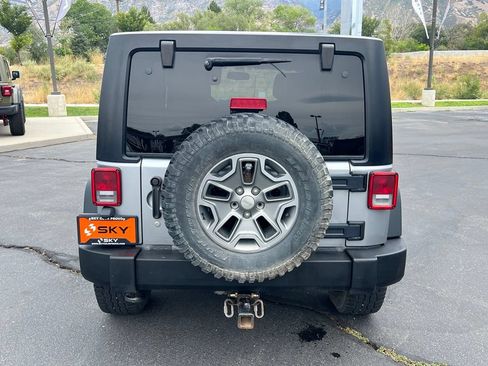 Used 2015 Jeep Wrangler Unlimited Rubicon w/ Dual Top Group AWD/4WD image 10