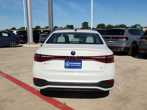 New 2026 Volkswagen Jetta SE FWD image 6