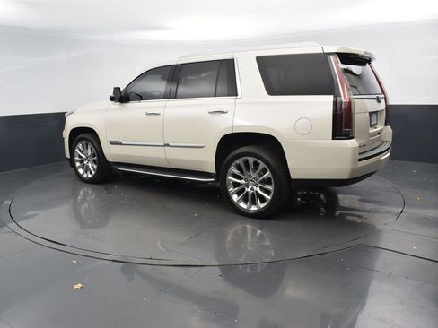 Used 2015 Cadillac Escalade Luxury image 3