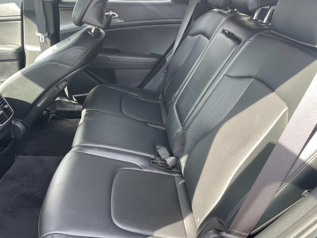 Used 2025 Kia Sportage EX FWD image 14