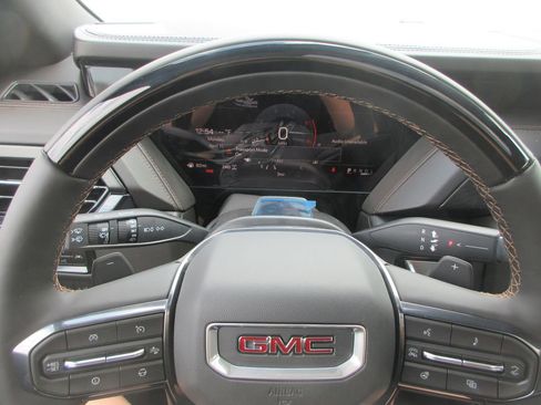 New 2026 GMC Yukon XL AT4 image 18