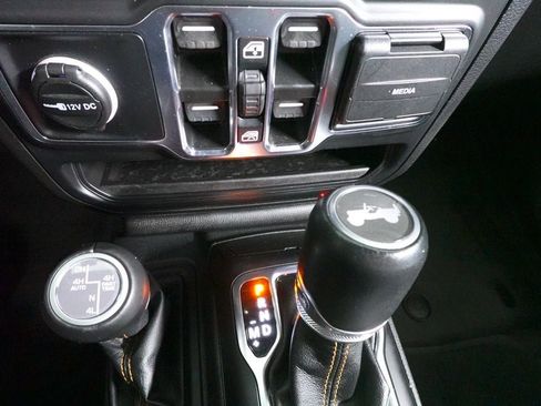 Used 2023 Jeep Wrangler Unlimited Sahara AWD/4WD image 18