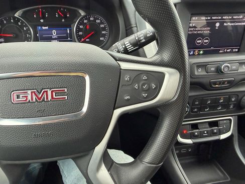 Used 2022 GMC Terrain SLE image 23
