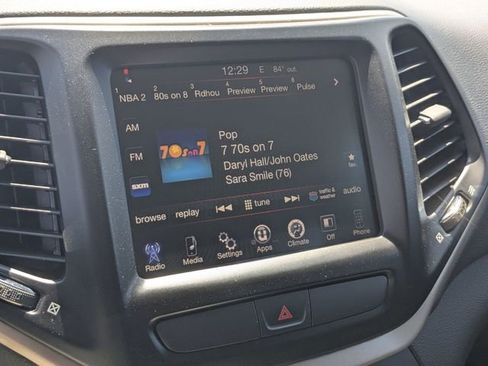 Used 2016 Jeep Cherokee Latitude w/ Comfort & Sound Group FWD image 14