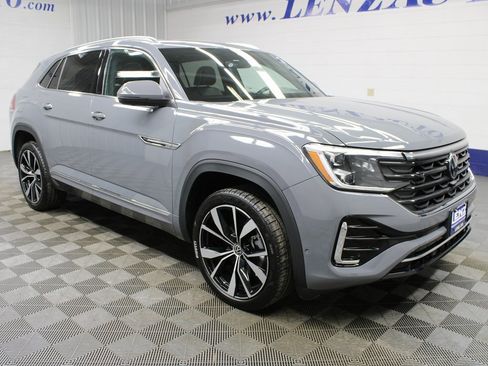 Used 2024 Volkswagen Atlas Cross Sport SEL Premium R-Line image 3