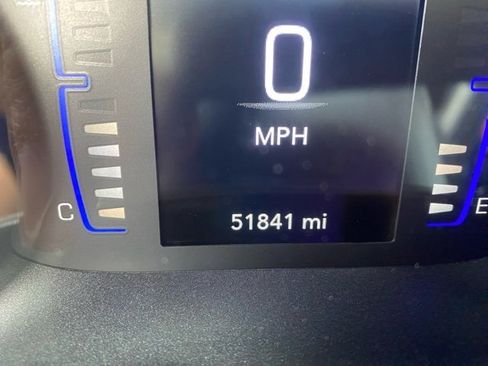 Used 2022 Chrysler Voyager LX image 26