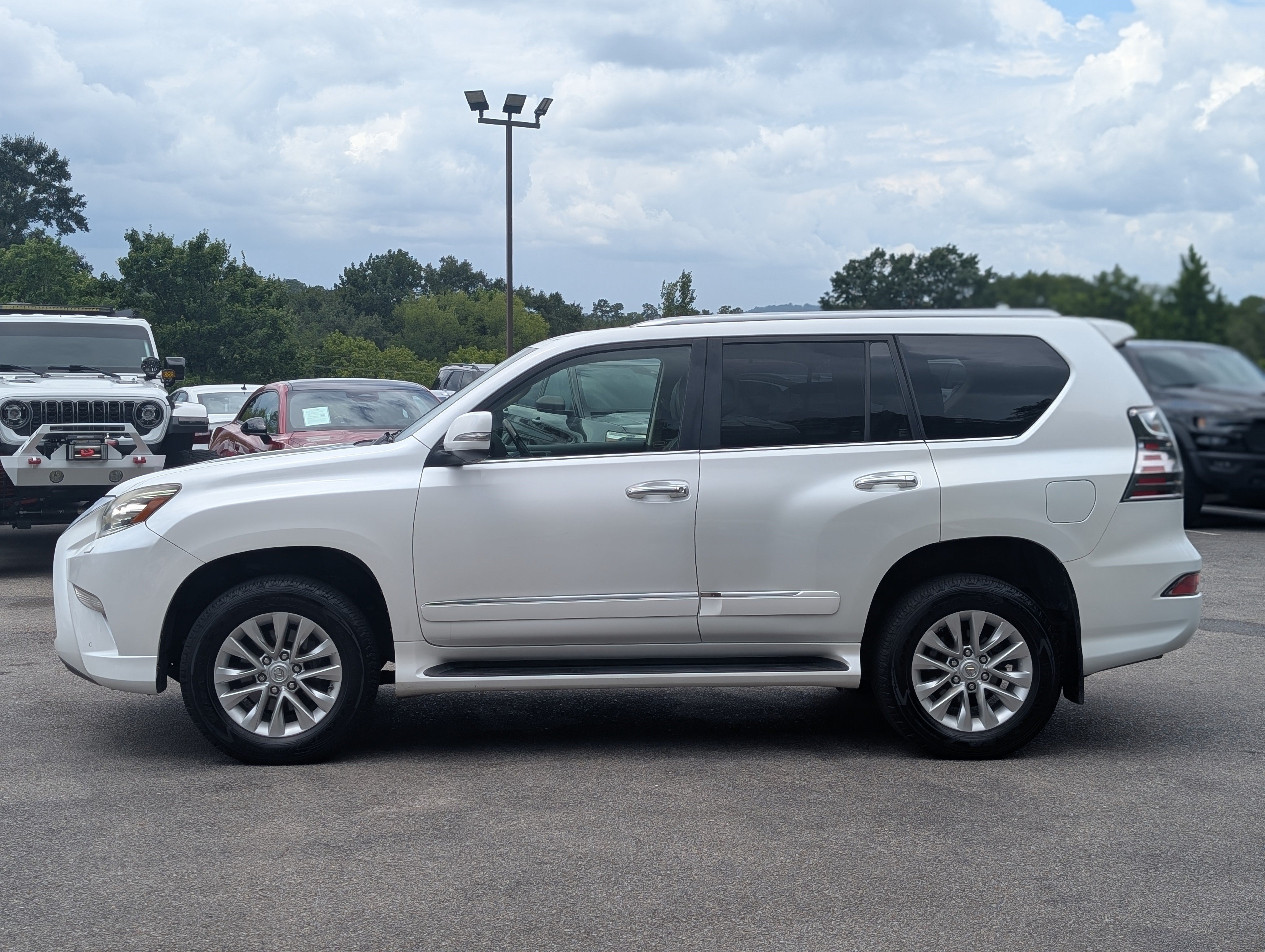 Used 2015 Lexus GX 460 w/ Premium Package AWD/4WD image 6