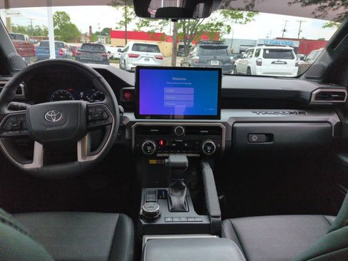 Used 2025 Toyota Tacoma TRD Off-Road w/ TRD Off Road Premium Package AWD/4WD image 12