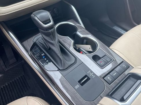 Used 2022 Toyota Highlander Limited image 19