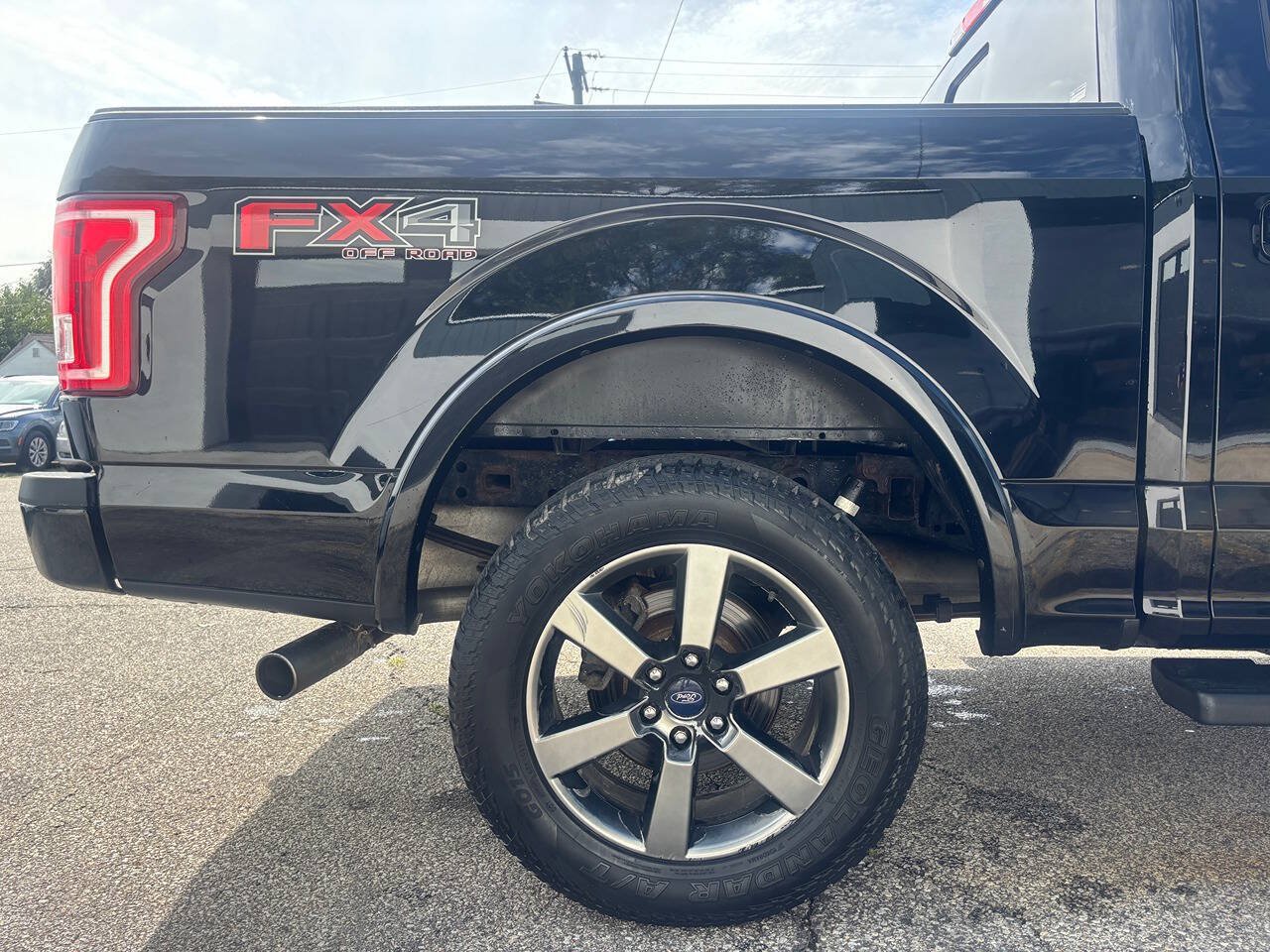 Used 2017 Ford F150 XLT w/ Equipment Group 302A Luxury AWD/4WD image 7