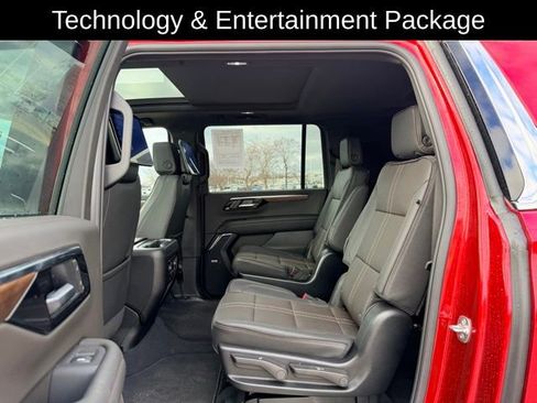 Used 2025 Chevrolet Suburban High Country image 9