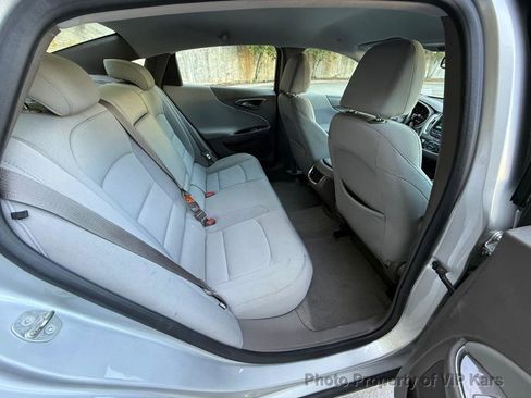 Used 2018 Chevrolet Malibu LT w/ Driver Confidence Package image 11