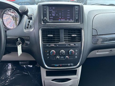 Used 2019 Dodge Grand Caravan SE FWD image 15