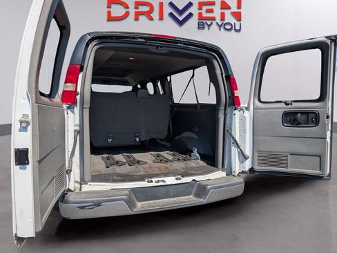 Used 2017 Chevrolet Express 3500 LT w/ LT Preferred Equipment Group image 26