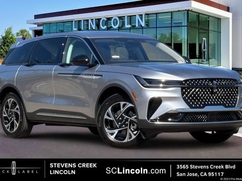 Used 2026 Lincoln Nautilus Premier w/ Equipment Group 102A AWD/4WD image 1
