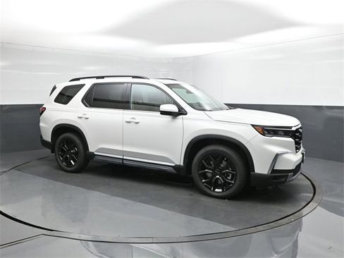 New 2025 Honda Pilot Touring image 17