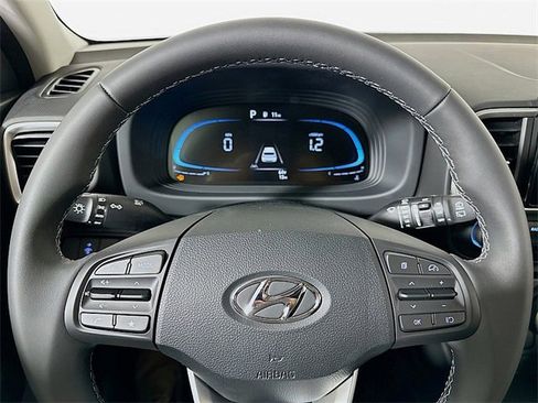 Certified 2025 Hyundai Venue SEL image 15