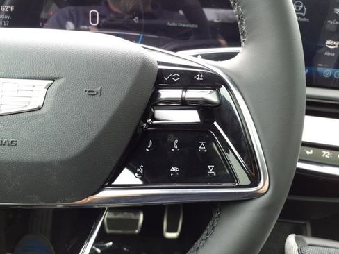 New 2025 Cadillac Optiq Luxury 1 image 35