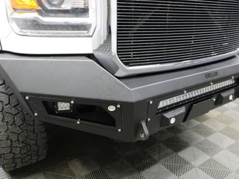 Used 2017 GMC Sierra 2500 Denali w/ Duramax Plus Package AWD/4WD image 39