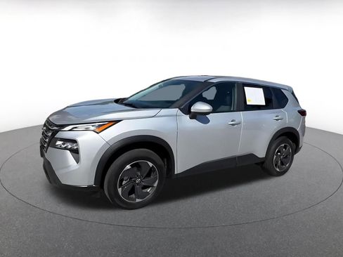 Used 2025 Nissan Rogue SV image 8