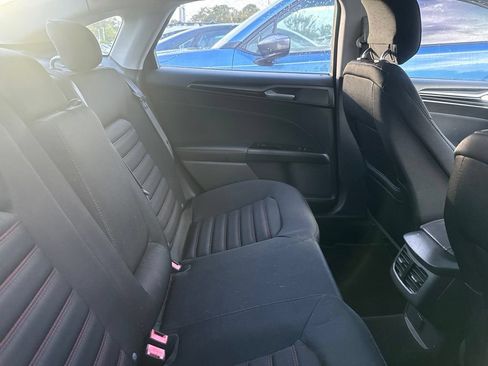Used 2014 Ford Fusion SE w/ Equipment Group 201A FWD image 6