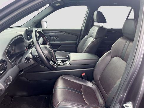 Used 2025 Honda Pilot Black Edition image 22