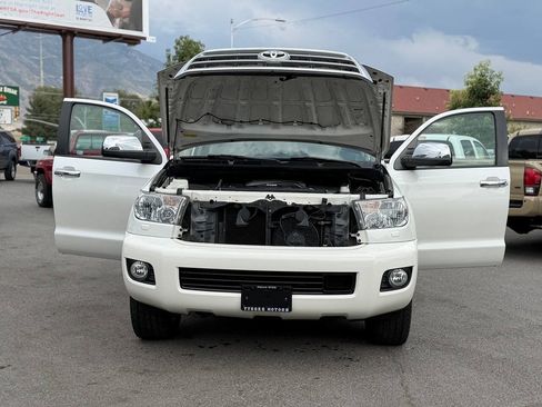 Used 2015 Toyota Sequoia Platinum AWD/4WD image 2