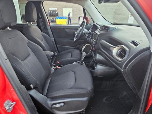 Used 2016 Jeep Renegade Latitude w/ Popular Equipment Group image 18