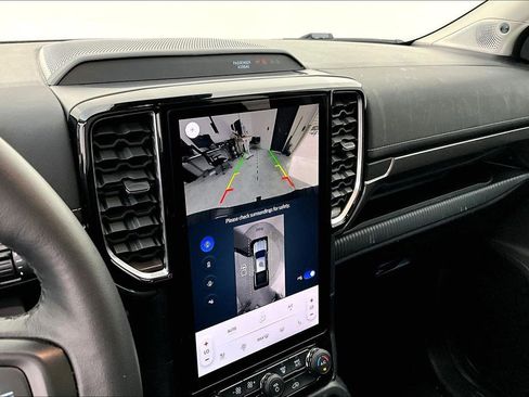 Used 2025 Ford Ranger Lariat w/ Trailer Tow Package image 31