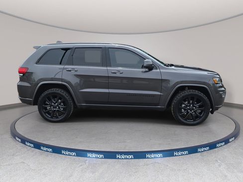 Used 2018 Jeep Grand Cherokee Altitude AWD/4WD image 5