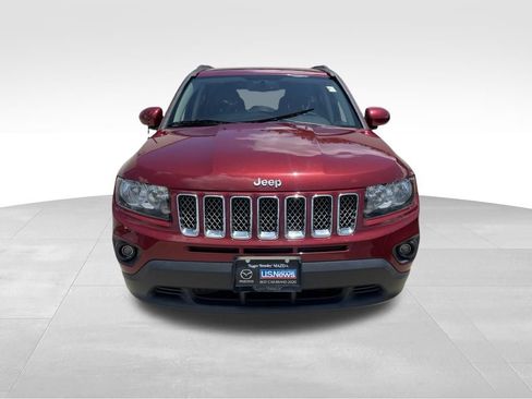 Used 2017 Jeep Compass Latitude FWD image 2