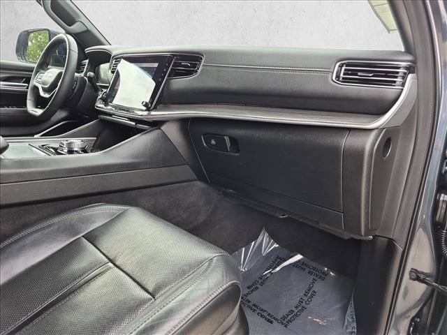 Used 2024 Jeep Wagoneer L Series II w/ Flexible Seating Group AWD/4WD image 23