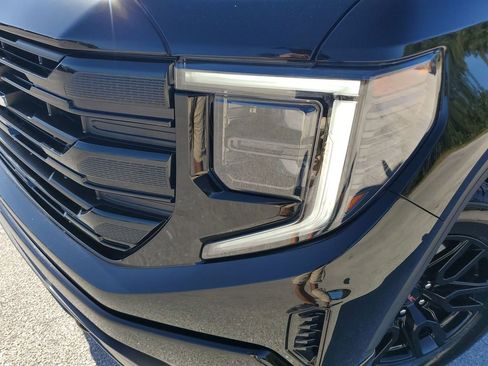 Used 2023 GMC Sierra 1500 Elevation image 16