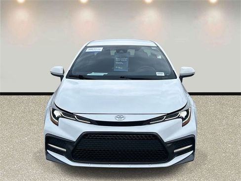 Used 2022 Toyota Corolla SE image 2