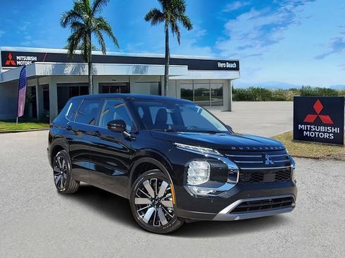 New 2026 Mitsubishi Outlander SE image 1