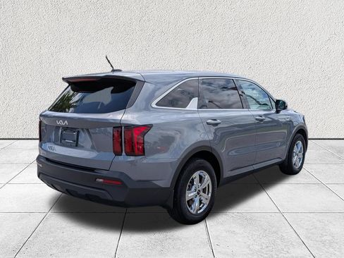Used 2023 Kia Sorento LX FWD image 3