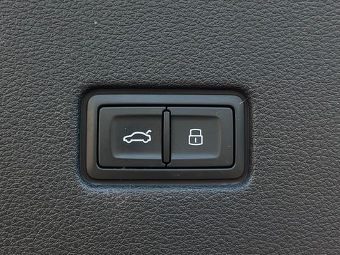 Used 2023 Audi Q8 Prestige image 52