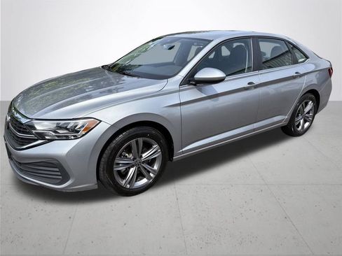 Used 2024 Volkswagen Jetta SE FWD image 2