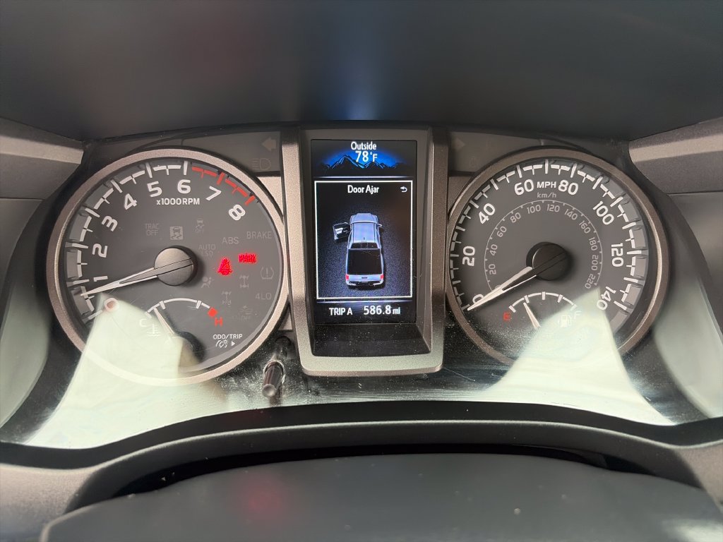 Used 2021 Toyota Tacoma TRD Off-Road AWD/4WD image 19