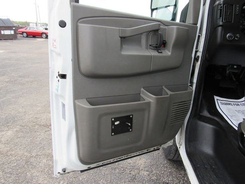 Used 2021 Chevrolet Express 3500 w/ Power Convenience Package RWD image 32