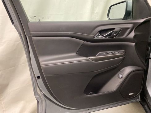 Used 2023 GMC Acadia SLT image 10