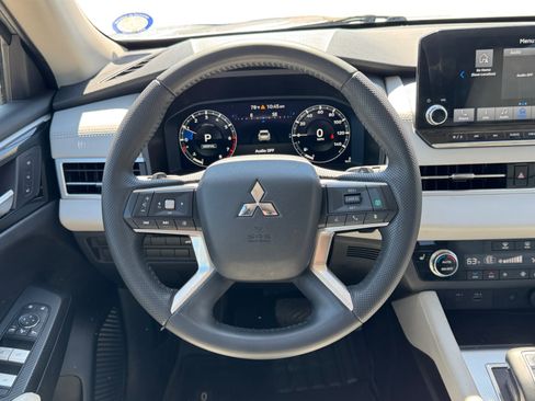 Used 2023 Mitsubishi Outlander SEL FWD image 13
