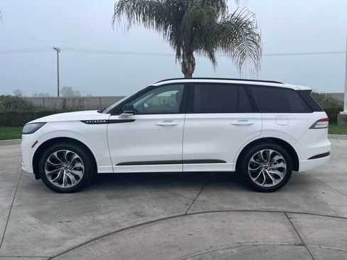 New 2026 Lincoln Aviator AWD image 2