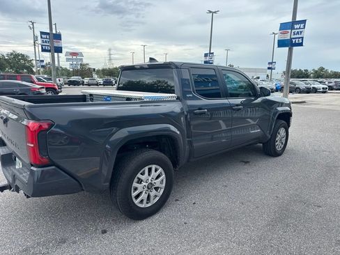Used 2025 Toyota Tacoma SR5 AWD/4WD image 4