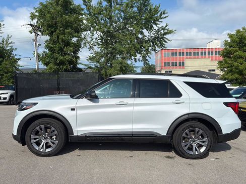 Used 2026 Ford Explorer Active w/ Active Comfort Package AWD/4WD image 6